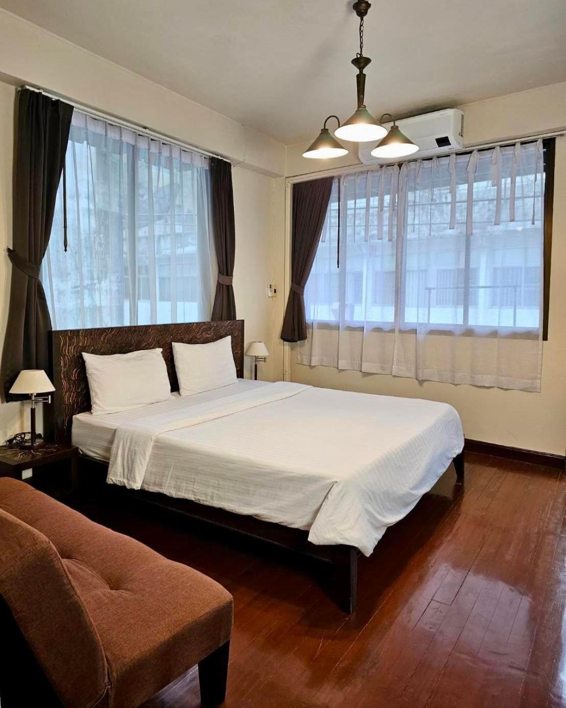 Baan Glang Soi Restaurant & Guesthouse Банкок Стая снимка
