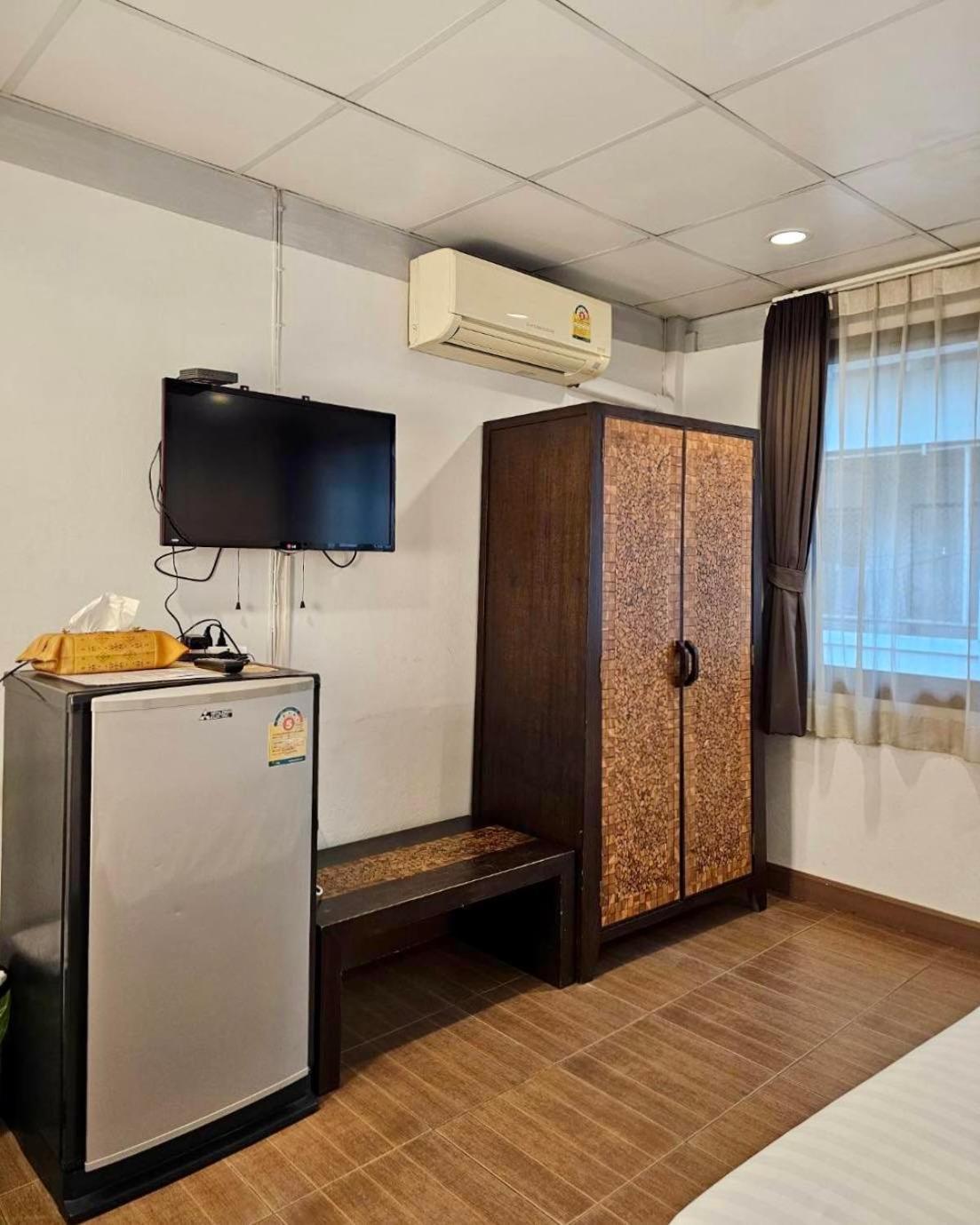 Baan Glang Soi Restaurant & Guesthouse Банкок Стая снимка