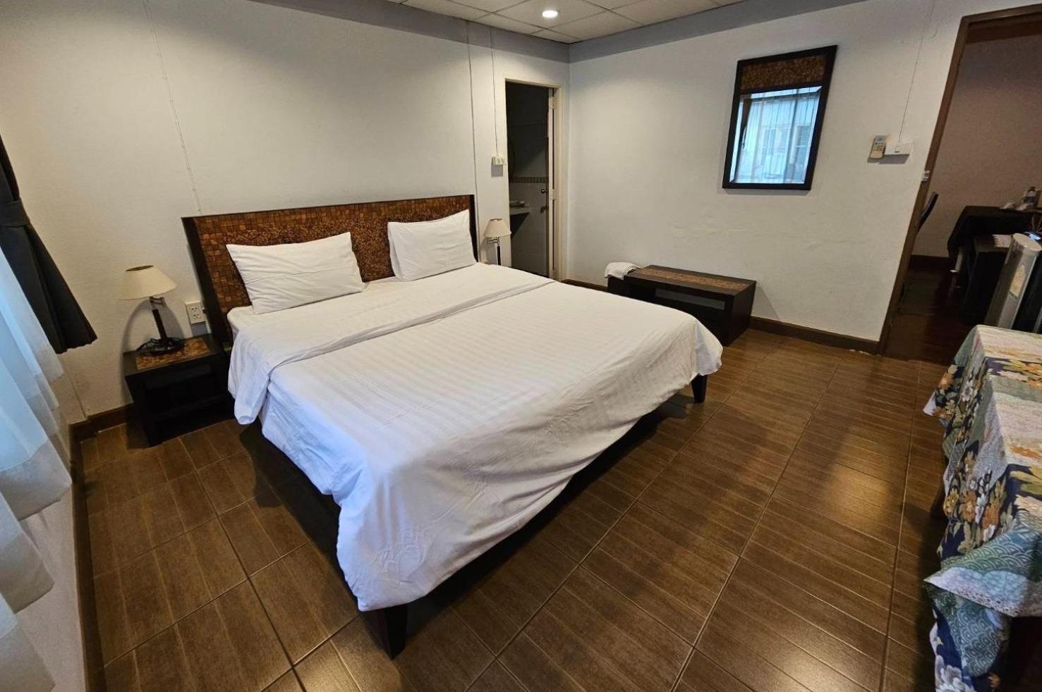 Baan Glang Soi Restaurant & Guesthouse Банкок Стая снимка