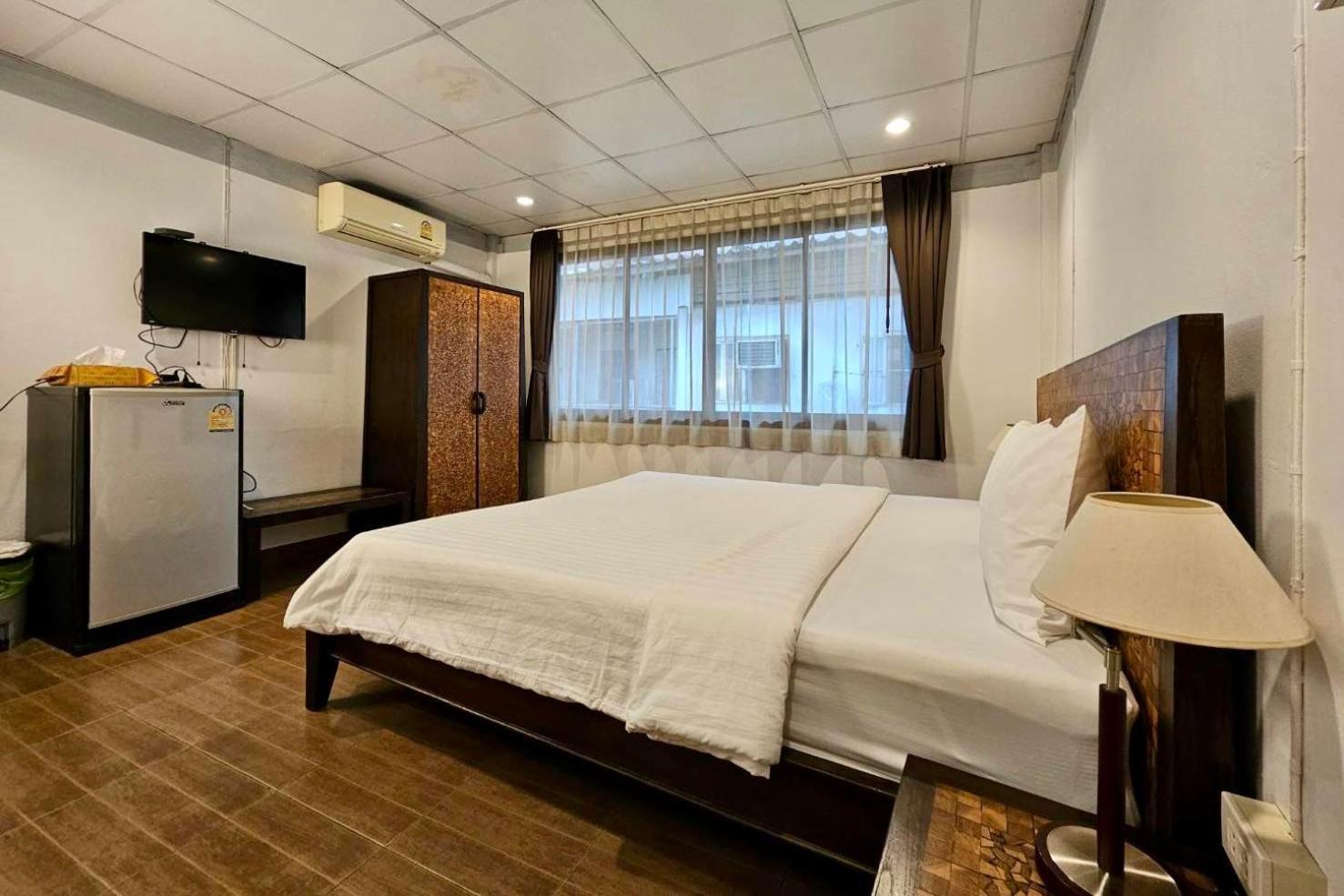 Baan Glang Soi Restaurant & Guesthouse Банкок Стая снимка