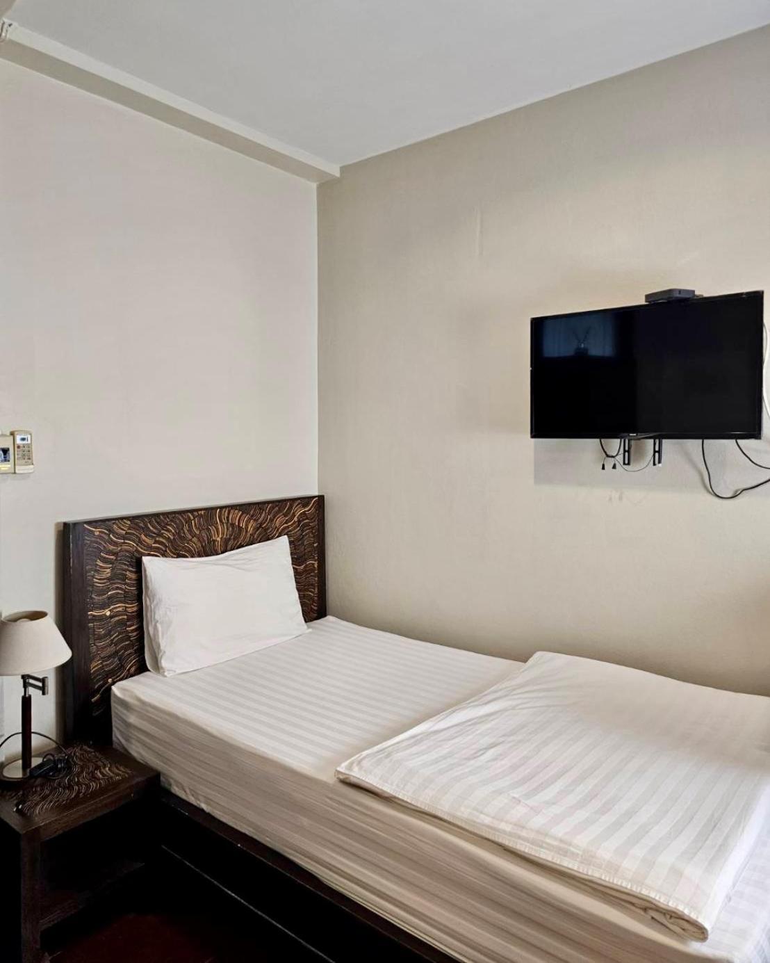 Baan Glang Soi Restaurant & Guesthouse Банкок Стая снимка