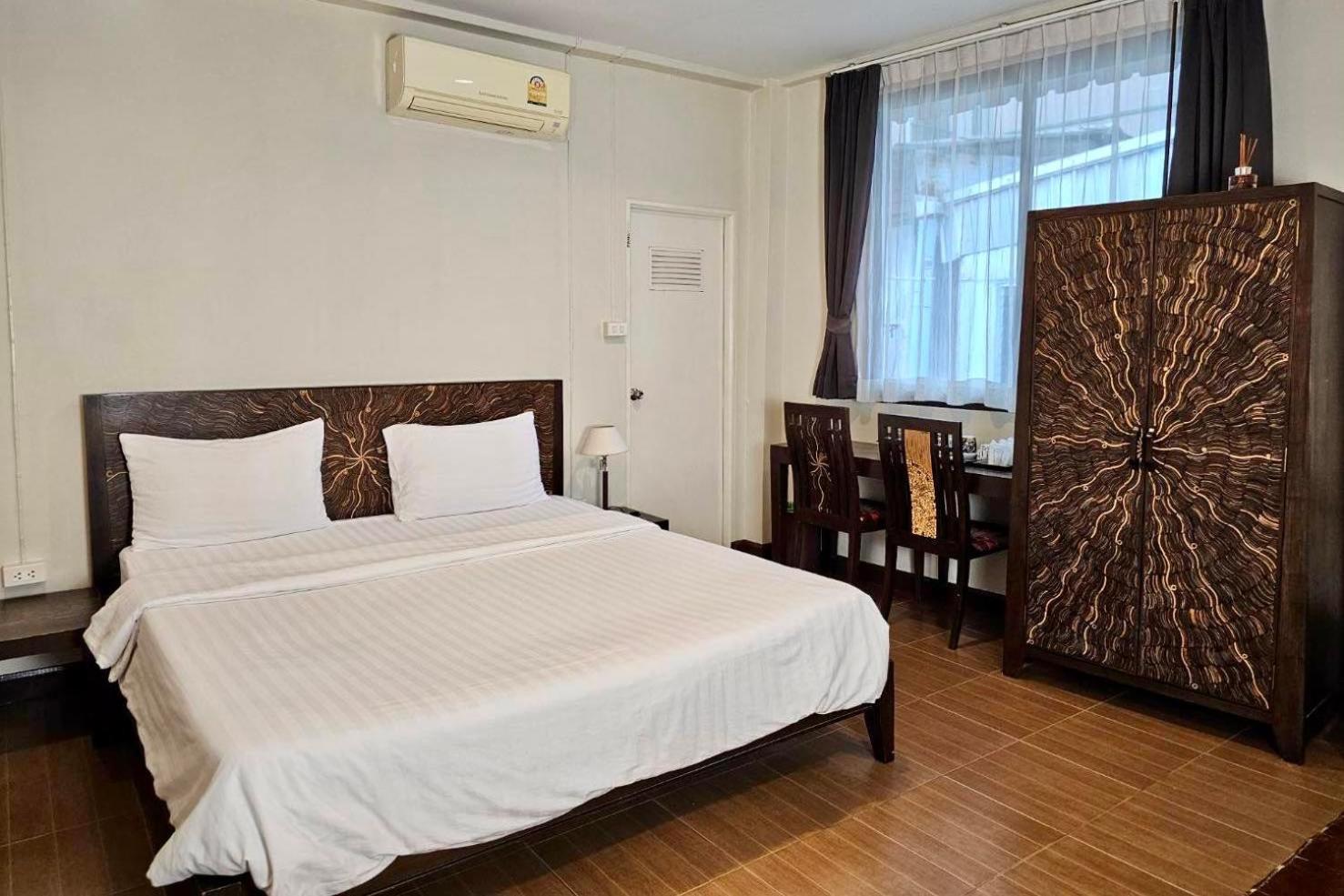 Baan Glang Soi Restaurant & Guesthouse Банкок Стая снимка