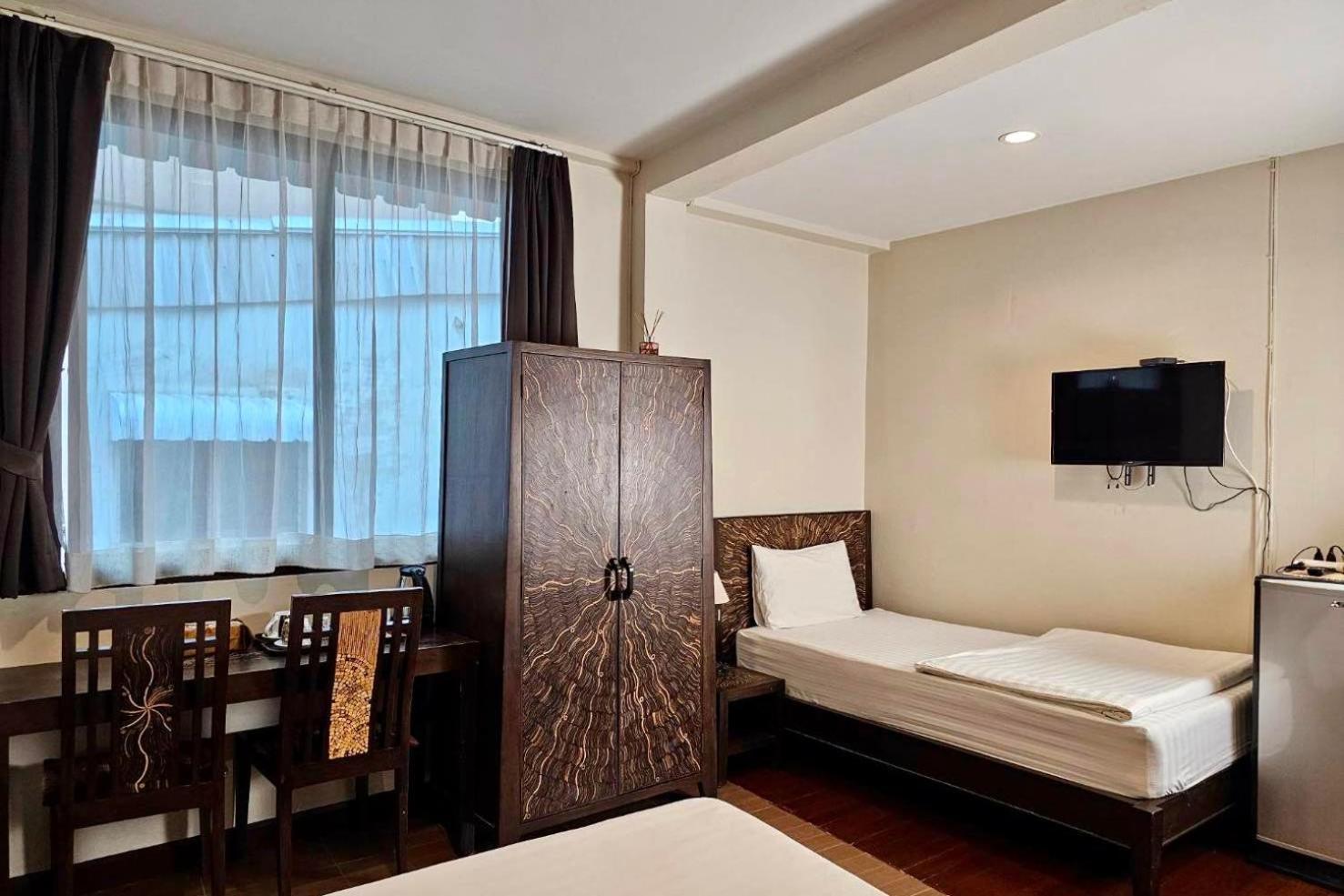 Baan Glang Soi Restaurant & Guesthouse Банкок Стая снимка