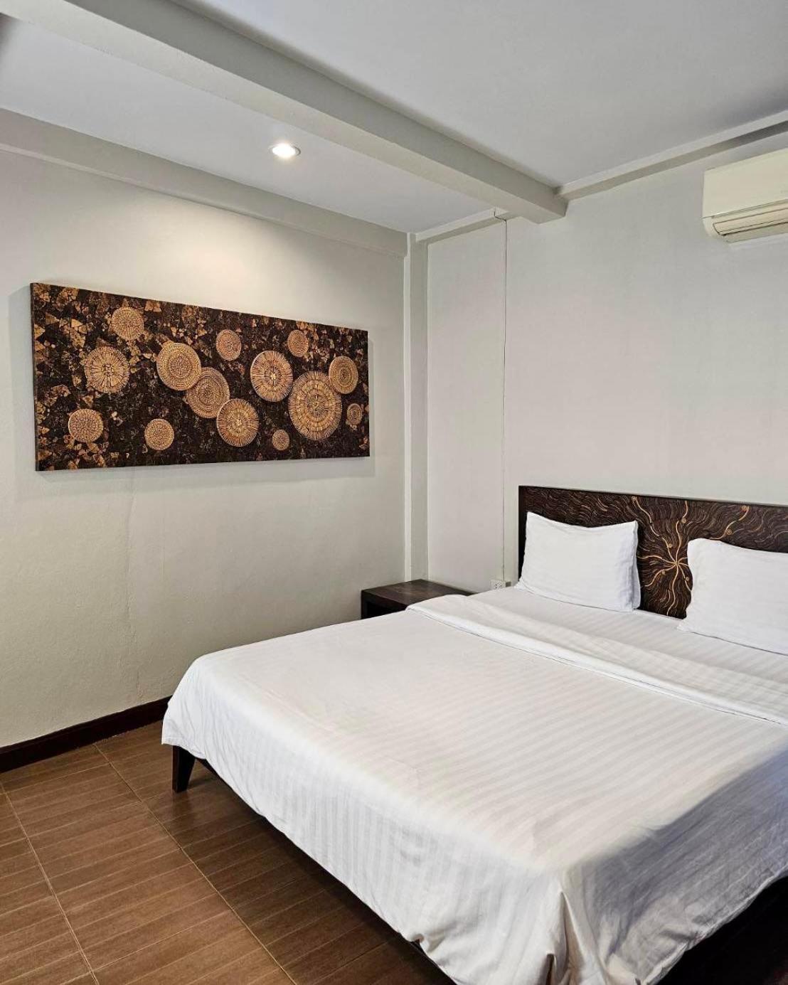 Baan Glang Soi Restaurant & Guesthouse Банкок Стая снимка