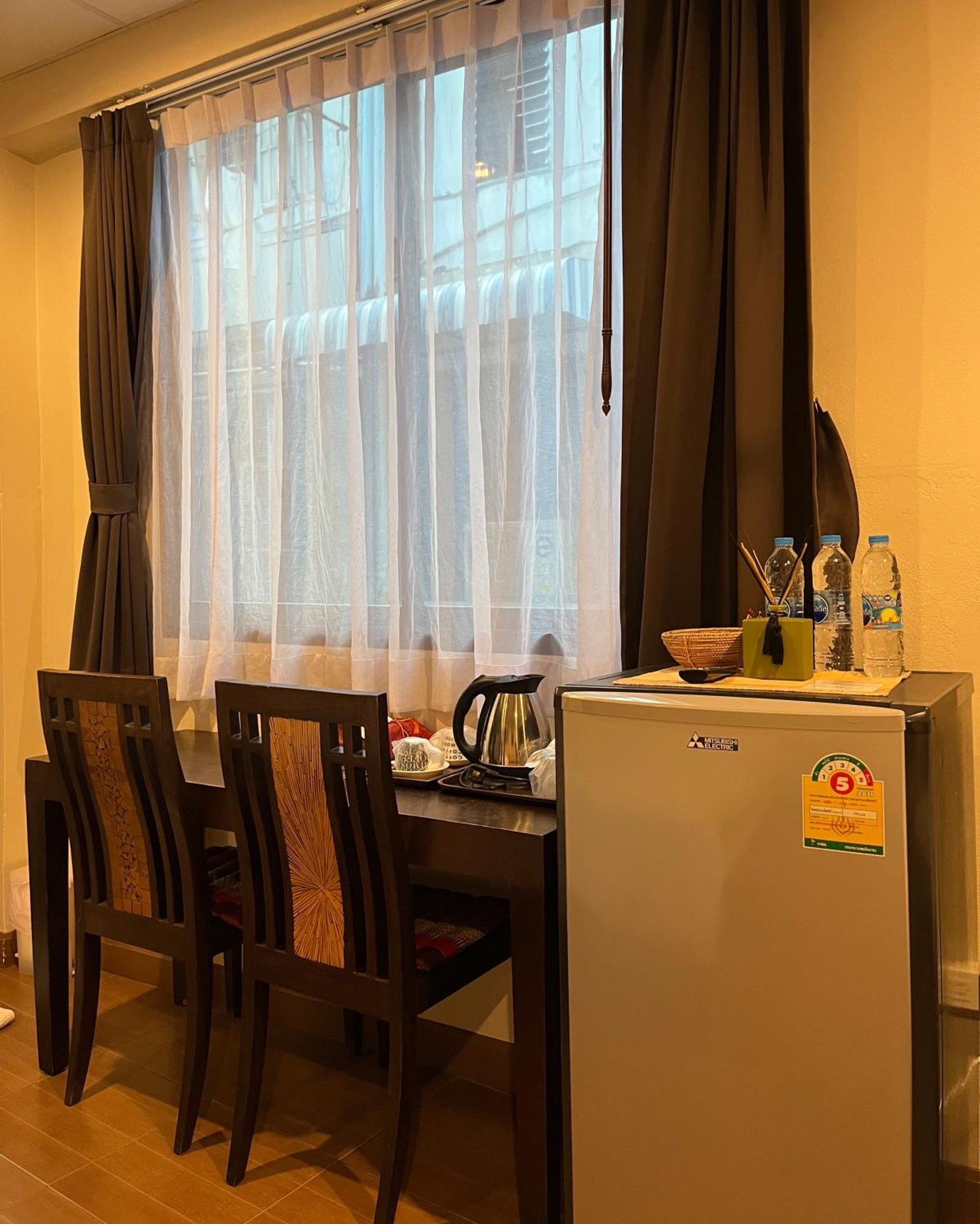 Baan Glang Soi Restaurant & Guesthouse Банкок Стая снимка