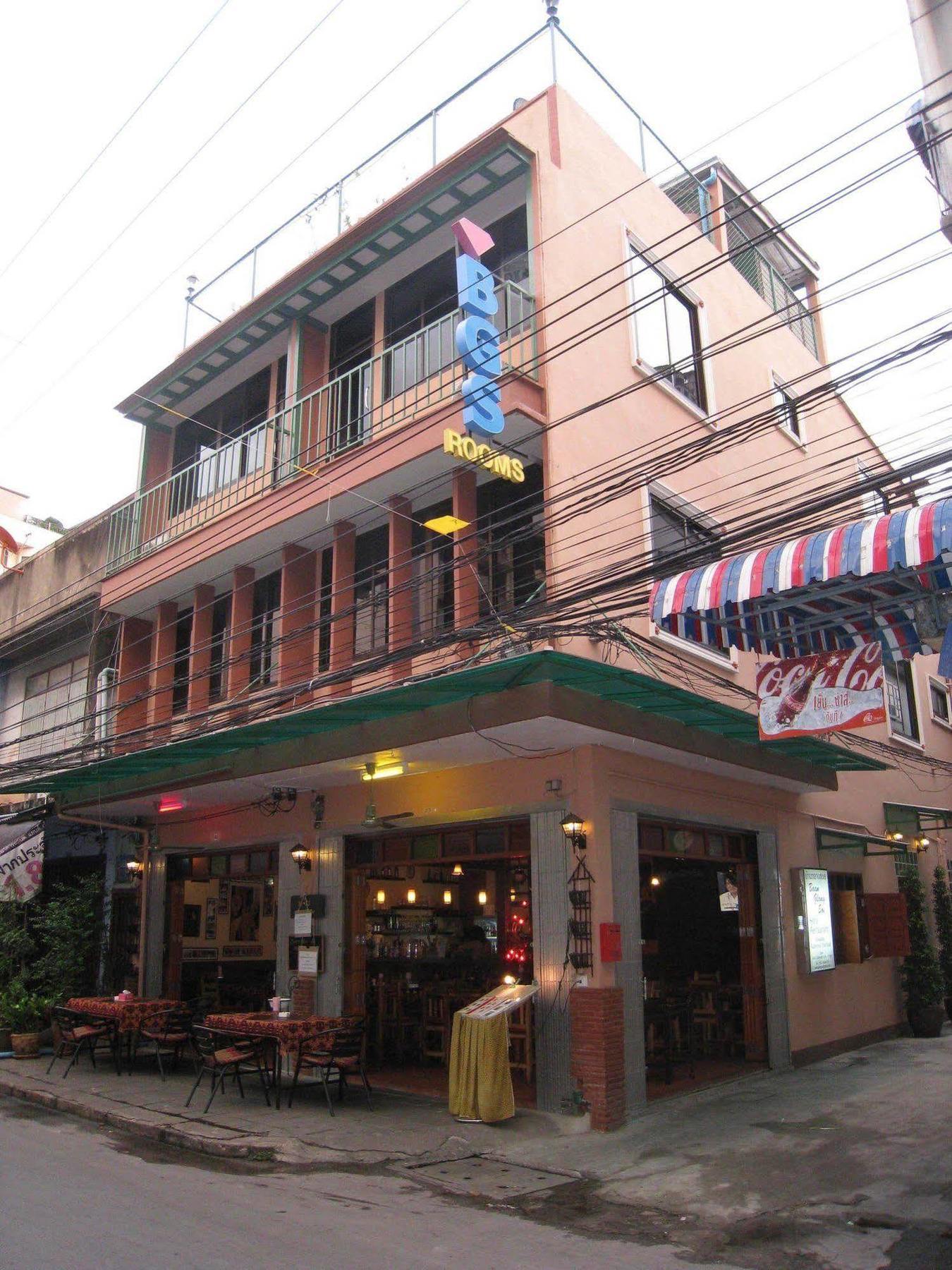 Baan Glang Soi Restaurant & Guesthouse Банкок Екстериор снимка
